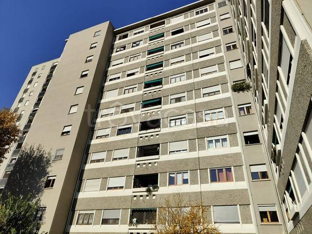 appartamento in vendita a Milano in zona Gorla