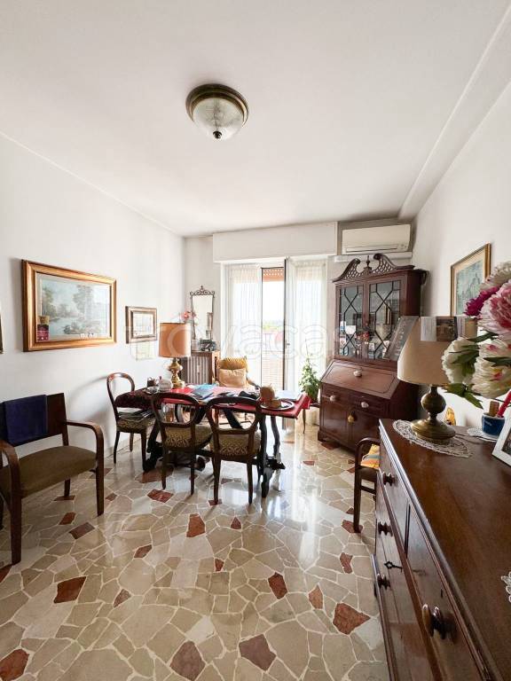 appartamento in vendita a Milano in zona Lorenteggio