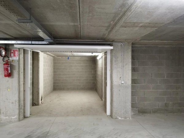 negozio in vendita a Milano in zona Gallaratese