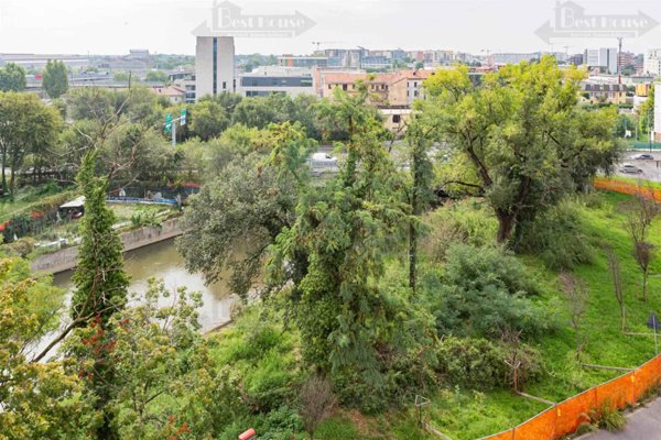 appartamento in vendita a Milano in zona Feltre