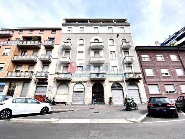 appartamento in vendita a Milano in zona Lorenteggio