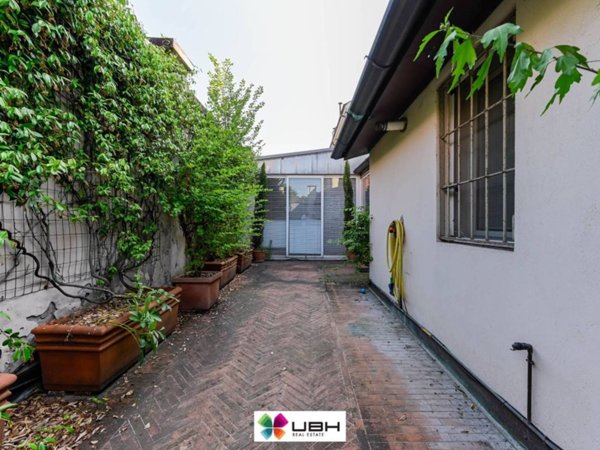 appartamento in vendita a Milano in zona Famagosta