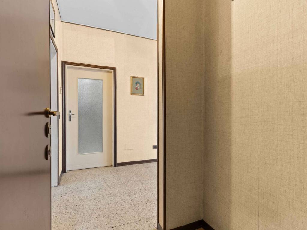 appartamento in vendita a Milano in zona Barona