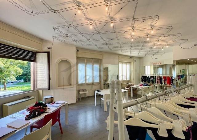ufficio in vendita a Milano in zona Guastalla