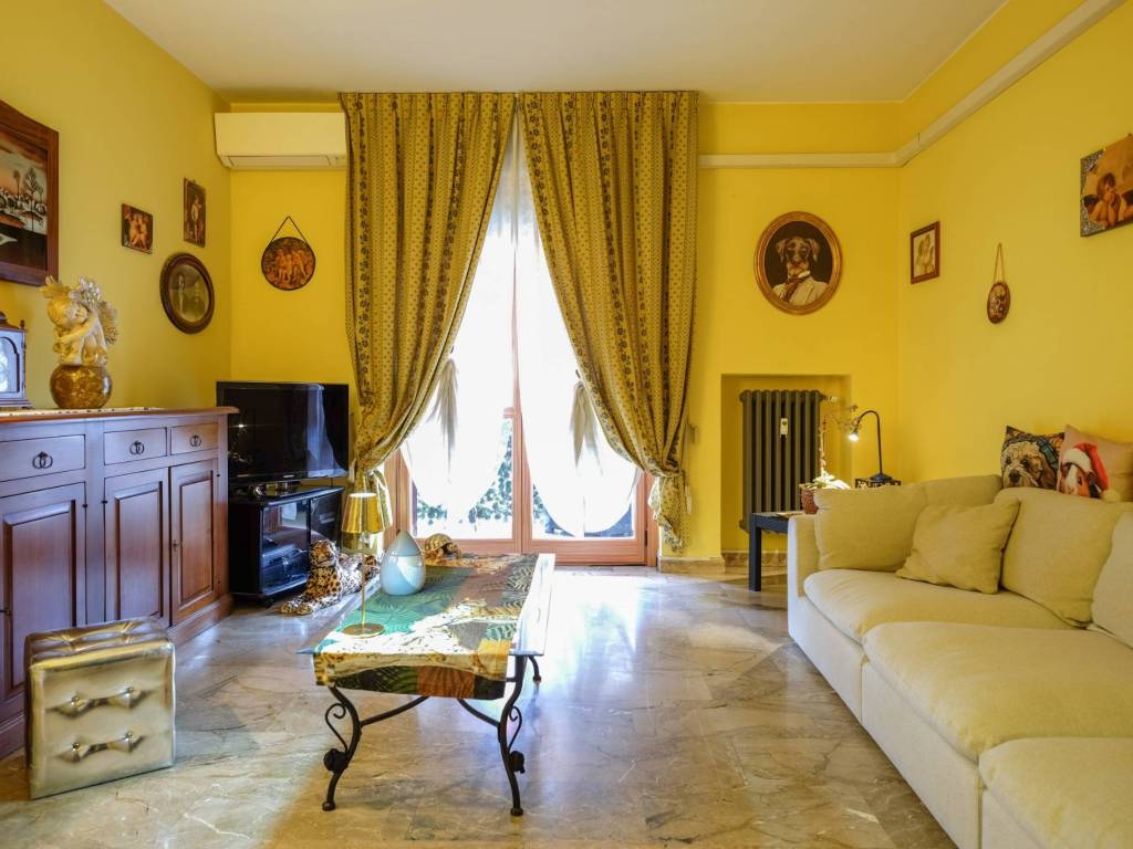 appartamento in vendita a Milano in zona Baggio