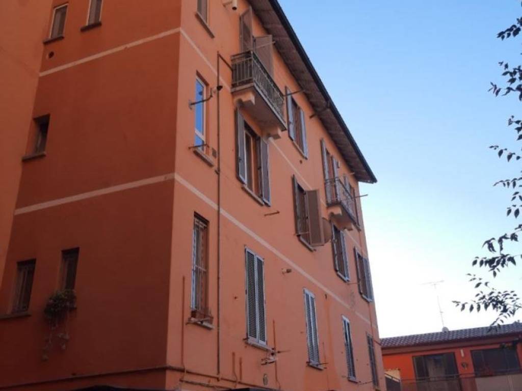 appartamento in vendita a Milano in zona Barona