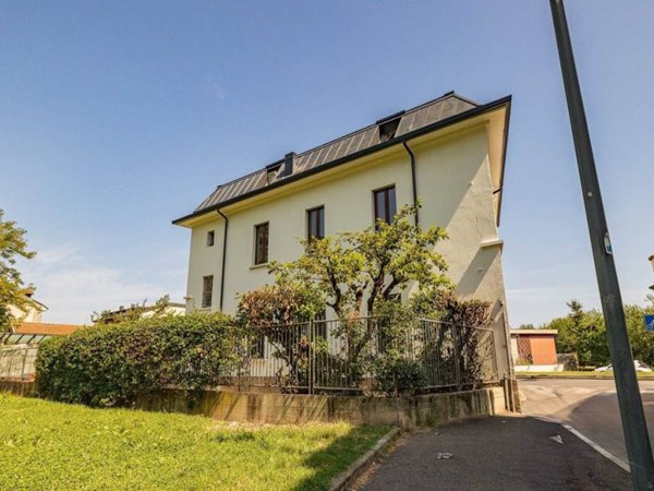appartamento in vendita a Milano in zona Baggio