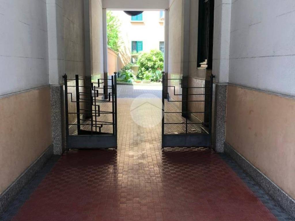 appartamento in vendita a Milano in zona Famagosta