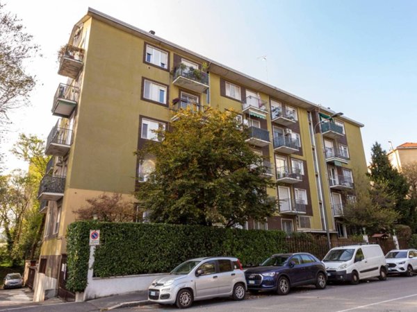 appartamento in vendita a Milano in zona Baggio