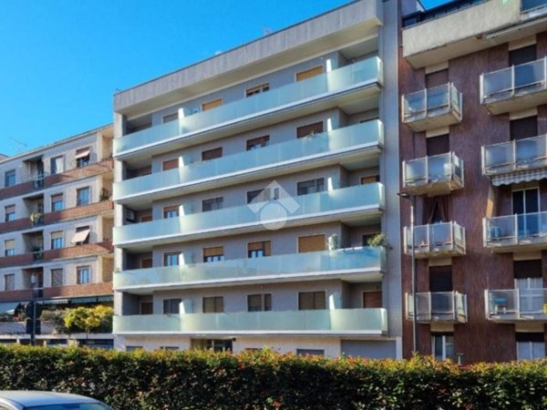 appartamento in vendita a Milano in zona Trenno