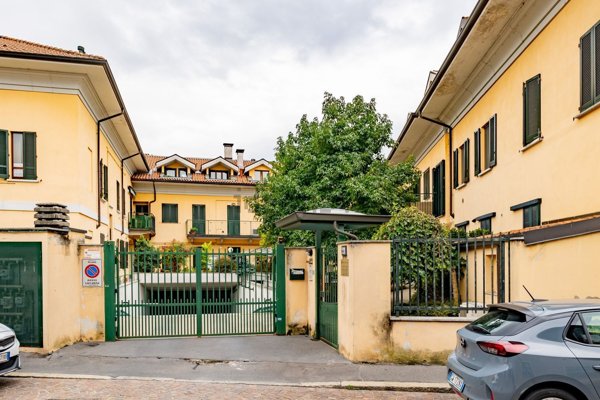 appartamento in vendita a Milano in zona Baggio