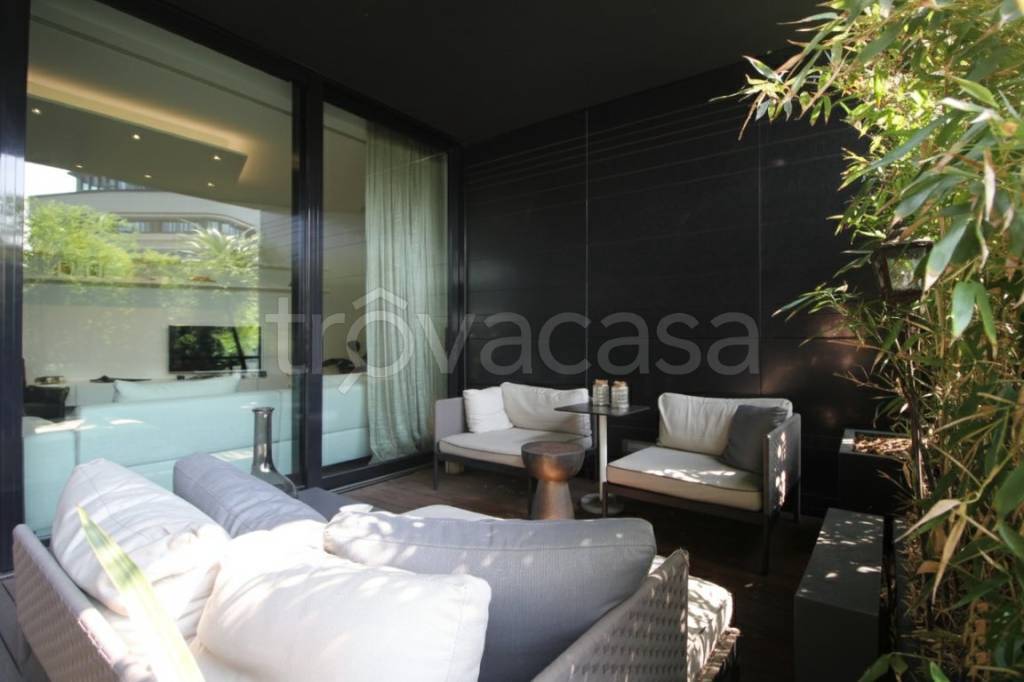 appartamento in vendita a Milano in zona Porta Nuova