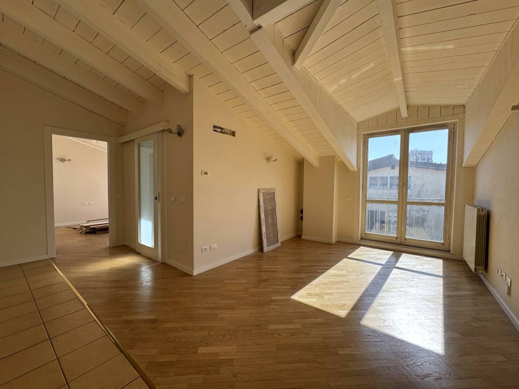 appartamento in vendita a Milano in zona Corvetto