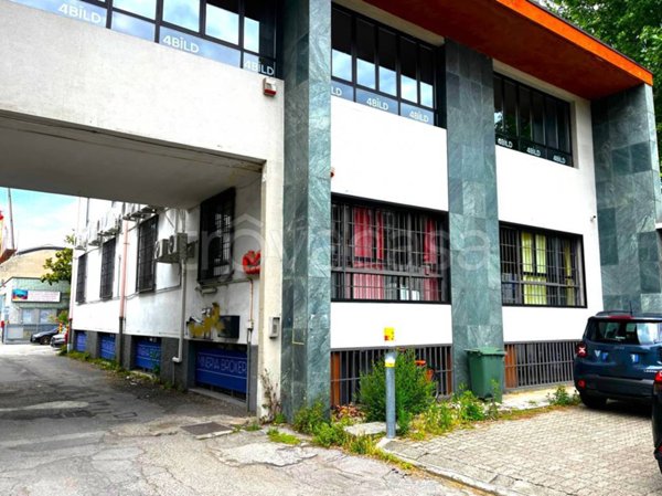 ufficio in vendita a Milano in zona Gorla