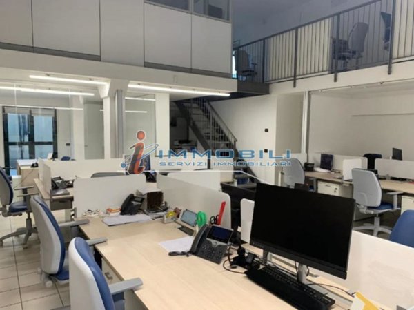 ufficio in vendita a Milano in zona Greco