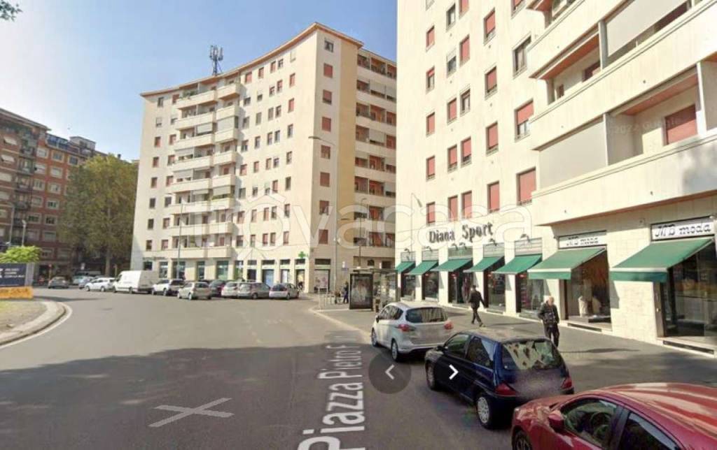 appartamento in vendita a Milano in zona Lorenteggio