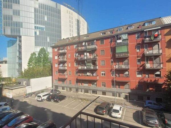 appartamento in vendita a Milano in zona Lorenteggio