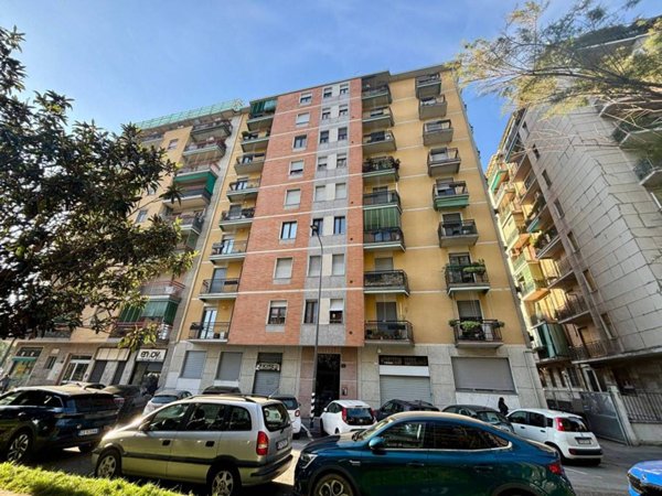 appartamento in vendita a Milano in zona Famagosta