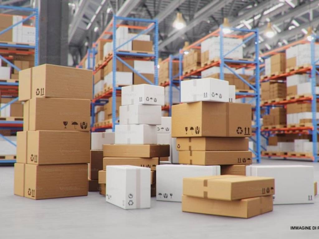 locale commerciale in vendita a Milano in zona Lambrate