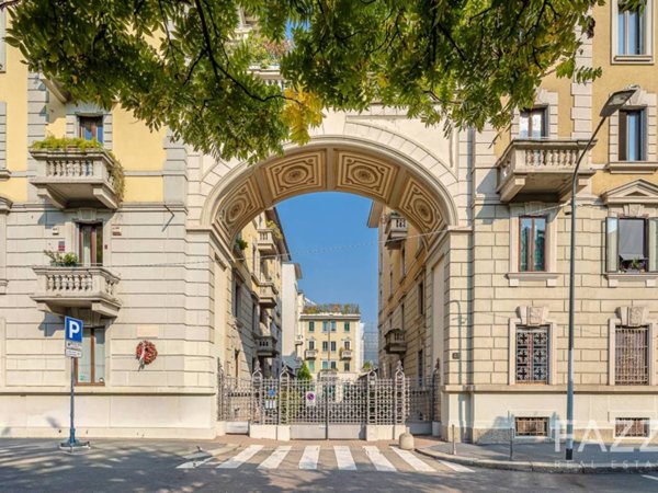 ufficio in vendita a Milano in zona Città Studi