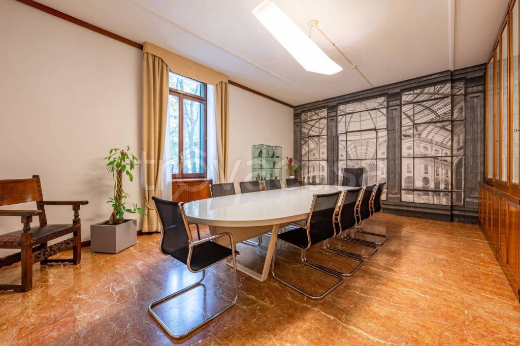 appartamento in vendita a Milano in zona Cadorna