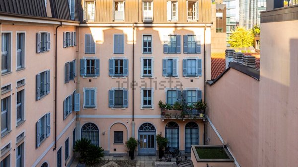 appartamento in vendita a Milano in zona Porta Nuova