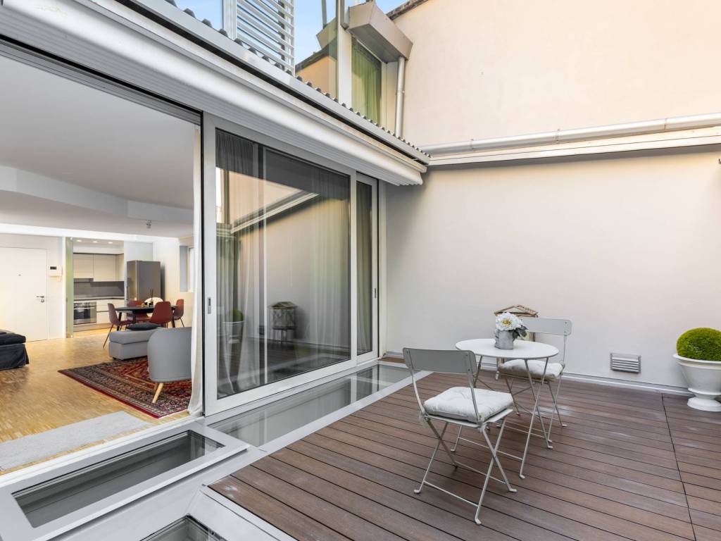 appartamento in vendita a Milano in zona Porta Volta