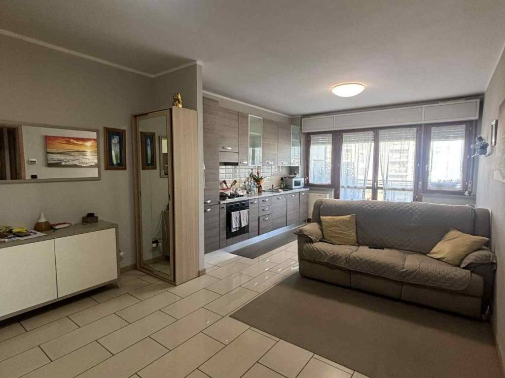 appartamento in vendita a Milano in zona Adriano