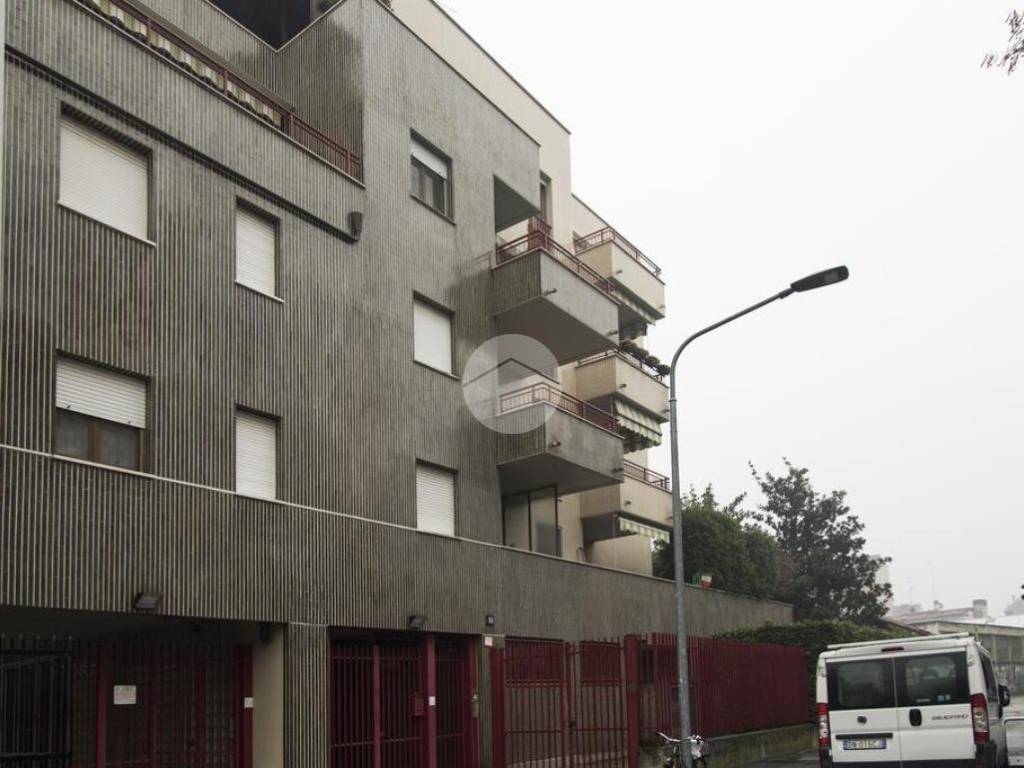 appartamento in vendita a Milano in zona Vigentino