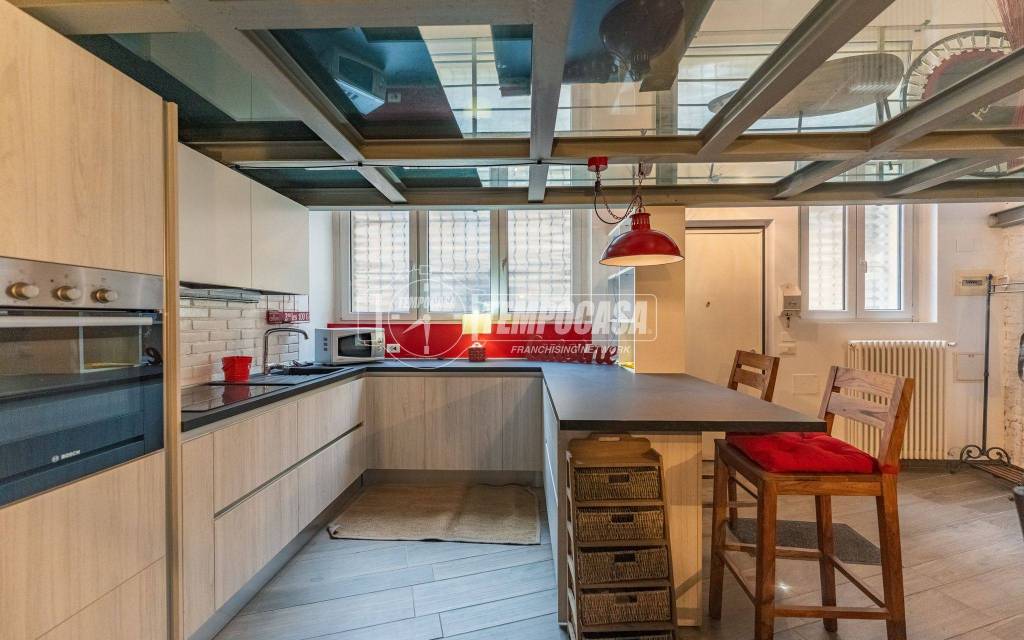 appartamento in vendita a Milano in zona Isola