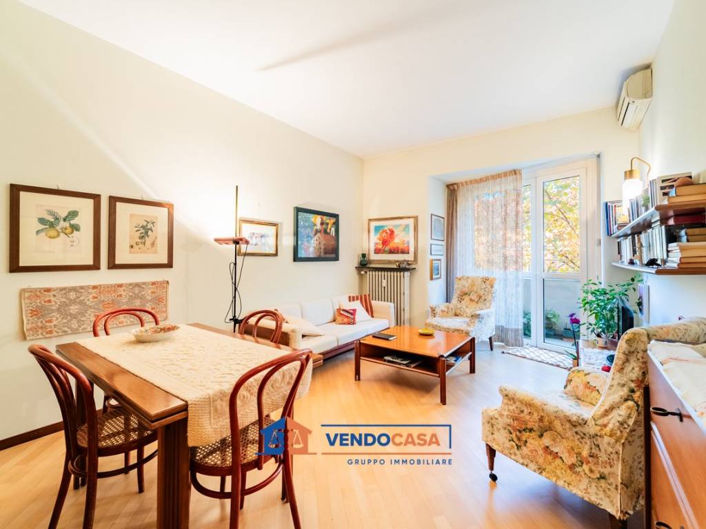 appartamento in vendita a Milano in zona Bullona