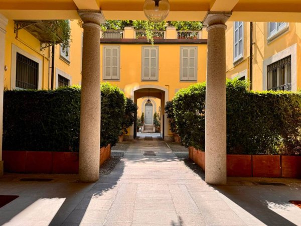 appartamento in vendita a Milano in zona Porta Nuova