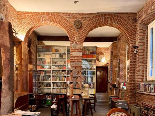 locale commerciale in vendita a Milano in zona Porta Nuova