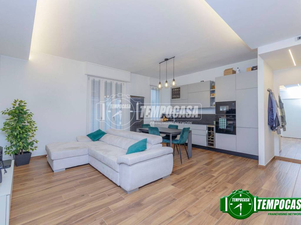 appartamento in vendita a Milano in zona Baggio