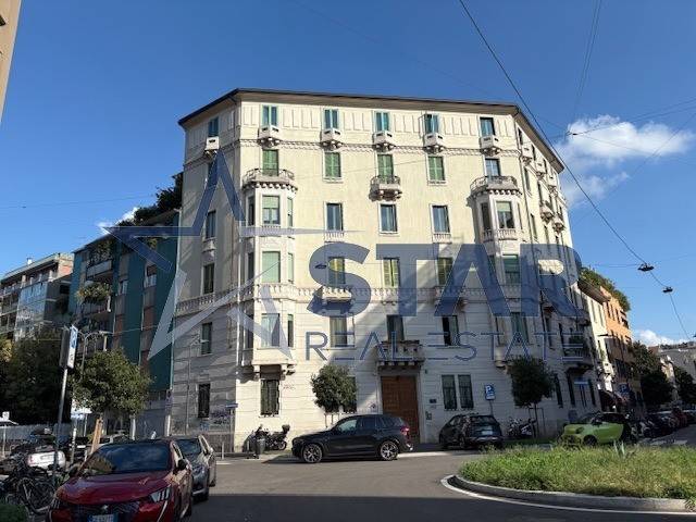 appartamento in vendita a Milano in zona Sant'Ambrogio