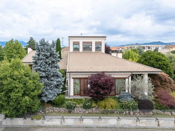 casa indipendente in vendita a Milano in zona Guastalla