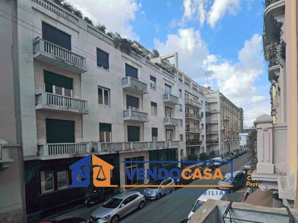 ufficio in vendita a Milano in zona Isola