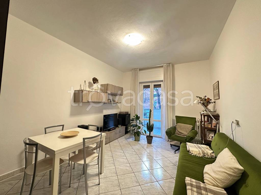 appartamento in vendita a Milano in zona Lorenteggio