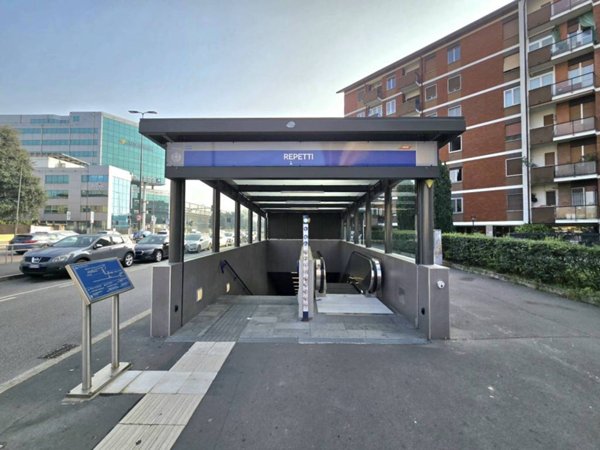 negozio in vendita a Milano in zona Forlanini