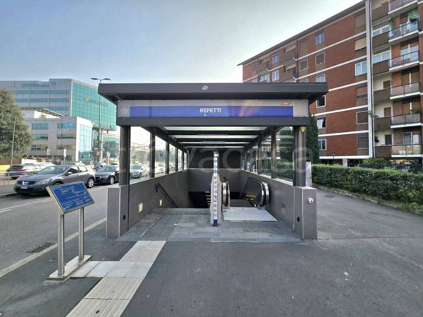 negozio in vendita a Milano in zona Forlanini