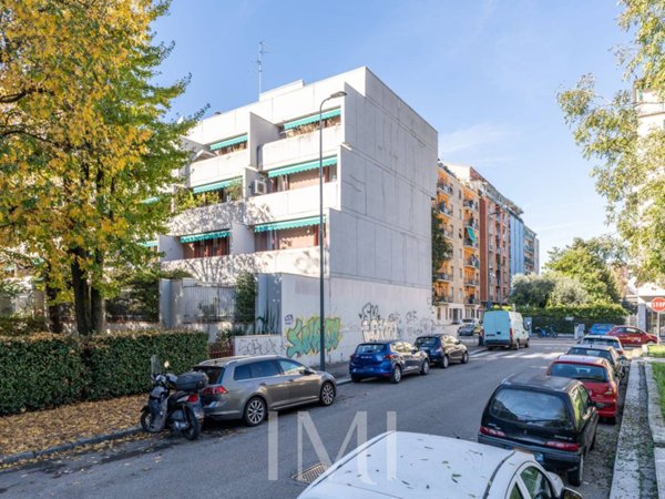 appartamento in vendita a Milano in zona Montalbino