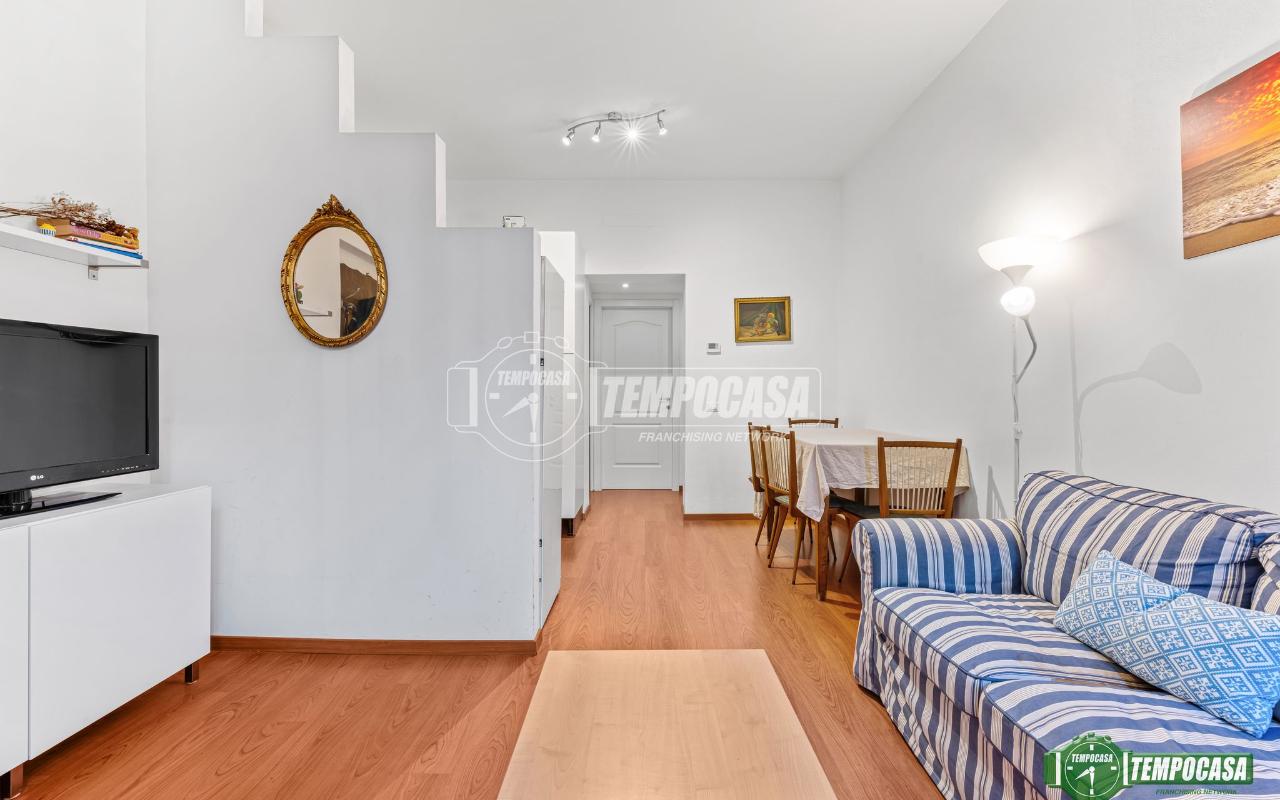 appartamento in vendita a Milano in zona Porta Nuova