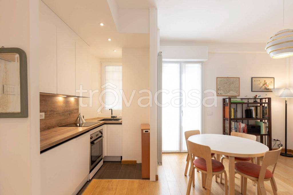 appartamento in vendita a Milano in zona Bocconi