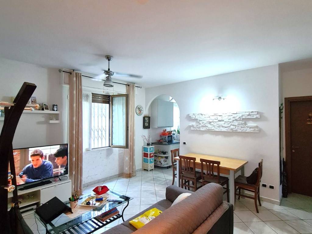 appartamento in vendita a Milano in zona Baggio