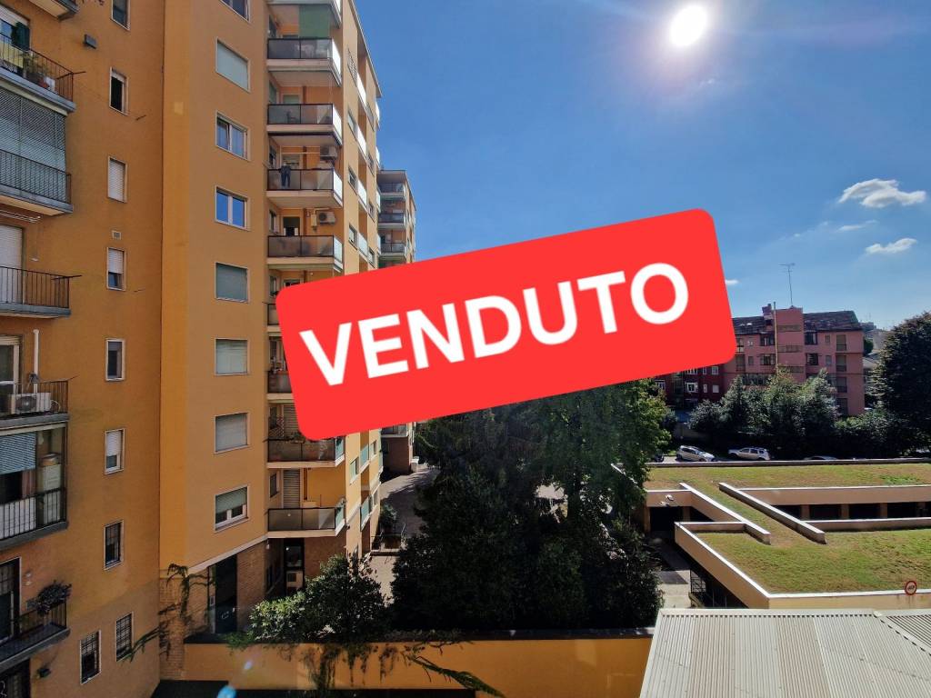 appartamento in vendita a Milano in zona Barona