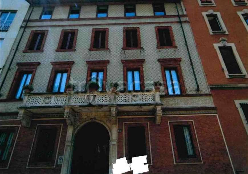 appartamento in vendita a Milano in zona Sant'Ambrogio