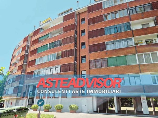 appartamento in vendita a Milano in zona Barona