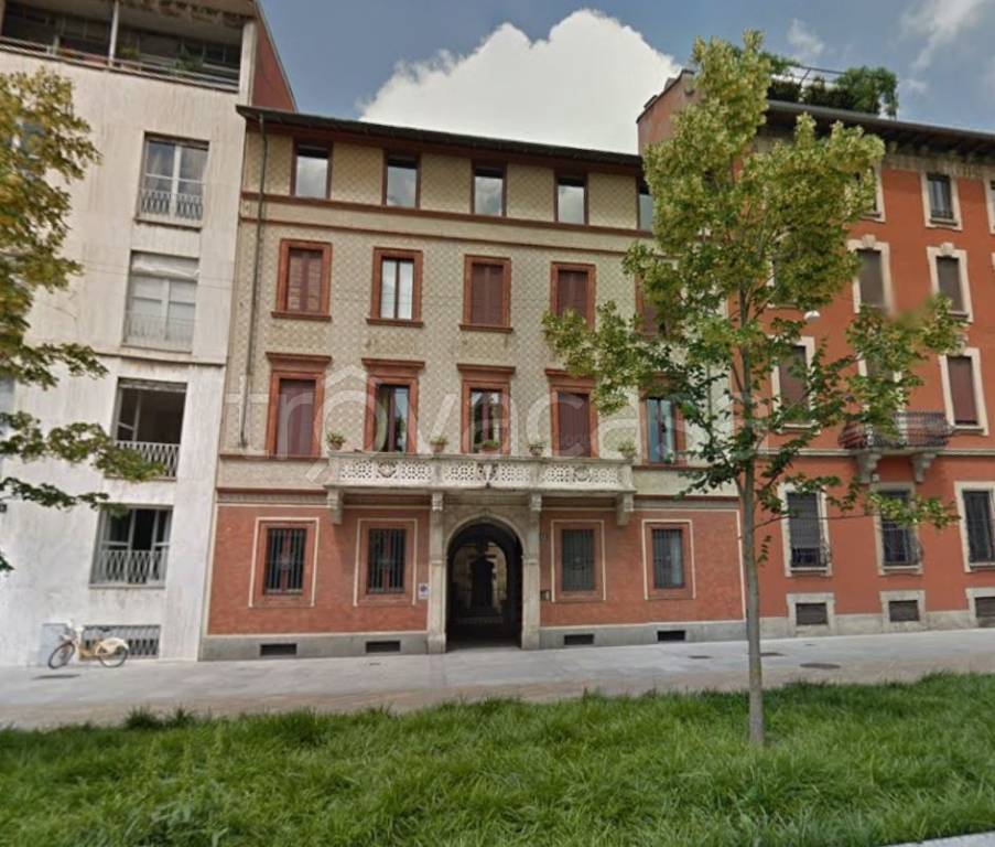 appartamento in vendita a Milano in zona Sant'Ambrogio