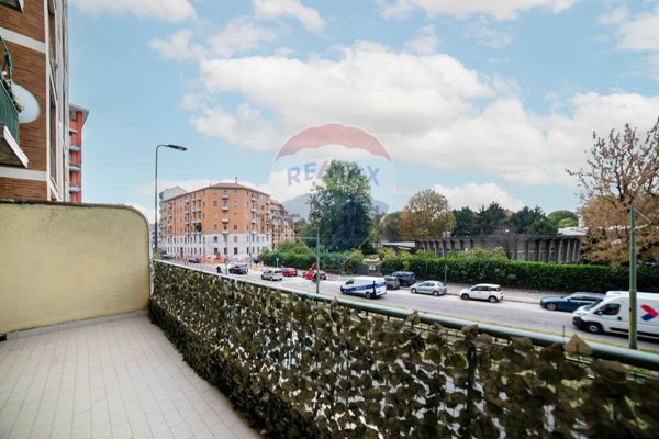 appartamento in vendita a Milano in zona Villapizzone