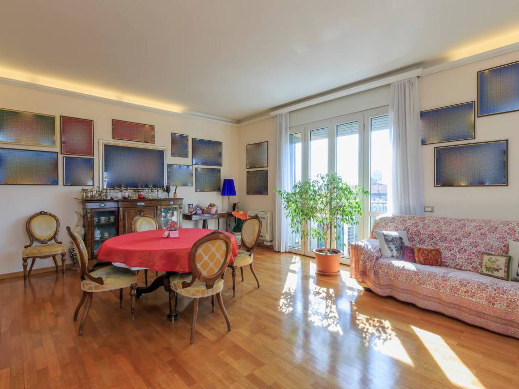 appartamento in vendita a Milano in zona Sempione